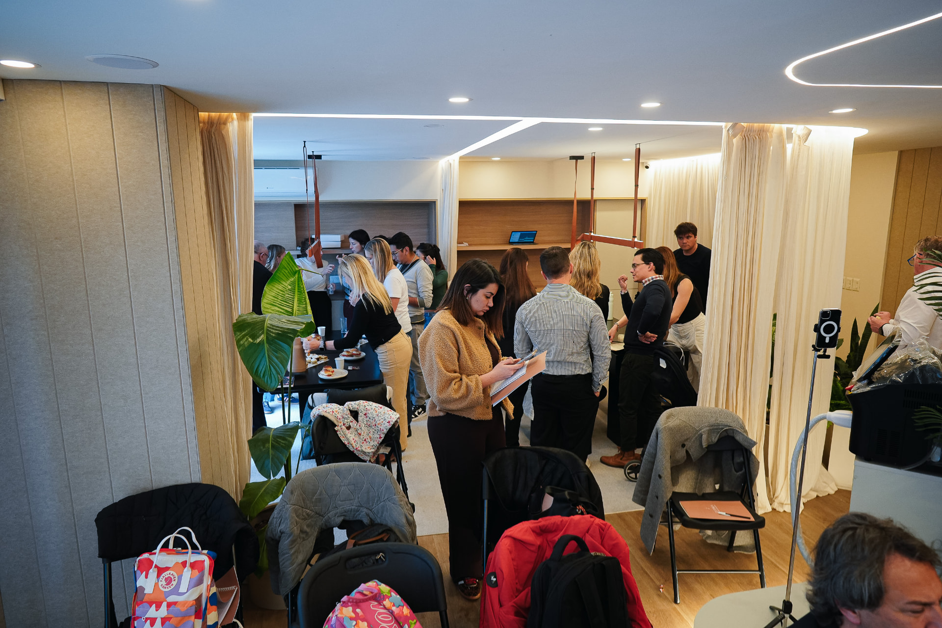 Capacitación hands-on con profesionales en la oficina de Cutánea