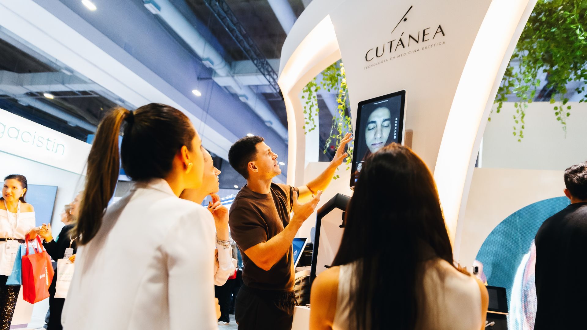 Tratamiento con tecnología Cutánea durante el evento